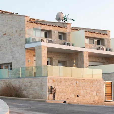 Nyaraló Philip Seafront Suite! Pánormosz