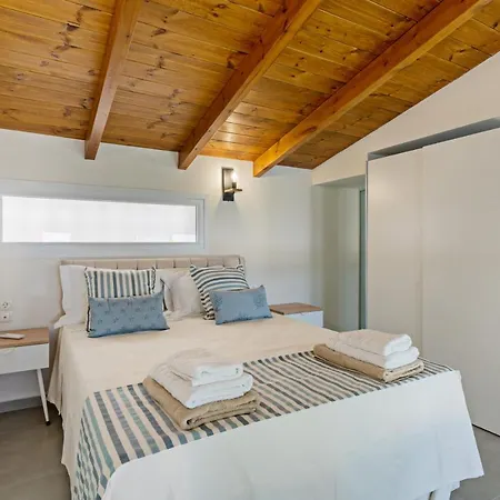 Nyaraló Philip Seafront Suite! Pánormosz